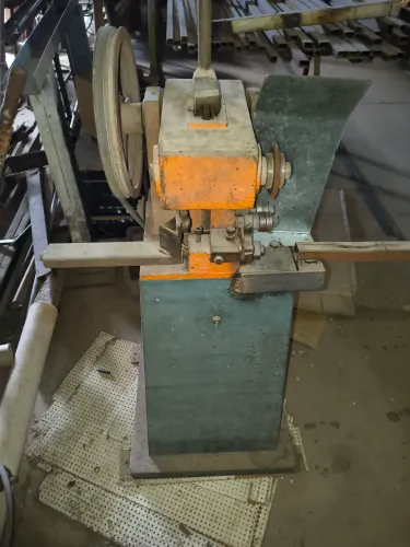 máquina cortadeira de tubo metal sem rebarba, corte sem abrazao por faca rotativa 