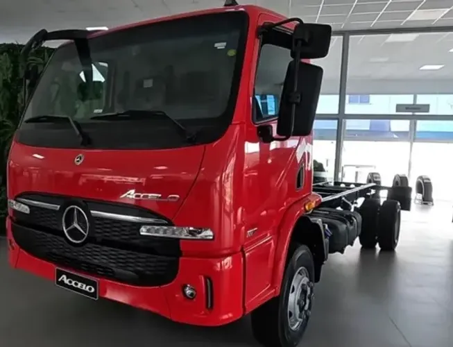 Mercedes Accelo 1117 4x2 BlueTec 6 2027