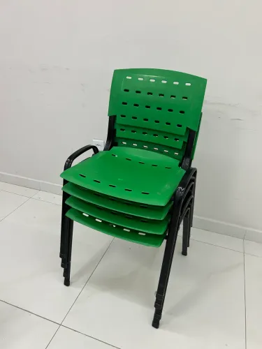 Kit 5 Cadeiras Empilháveis Verde com Estrutura Aço