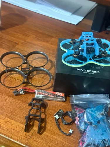 Drone Pavo pico