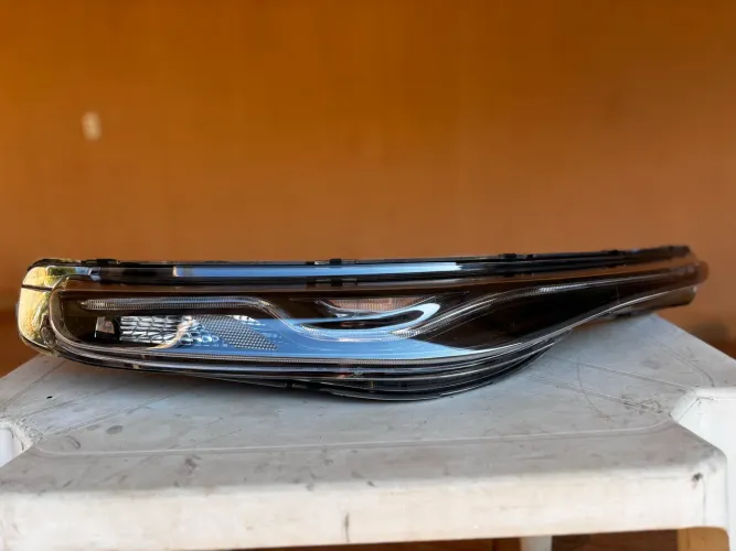 FAROL DIREITO COM LED FIAT TORO 2019