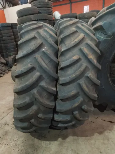Vende-se 2 pneus seminovos 18. 4-38 Pirelli