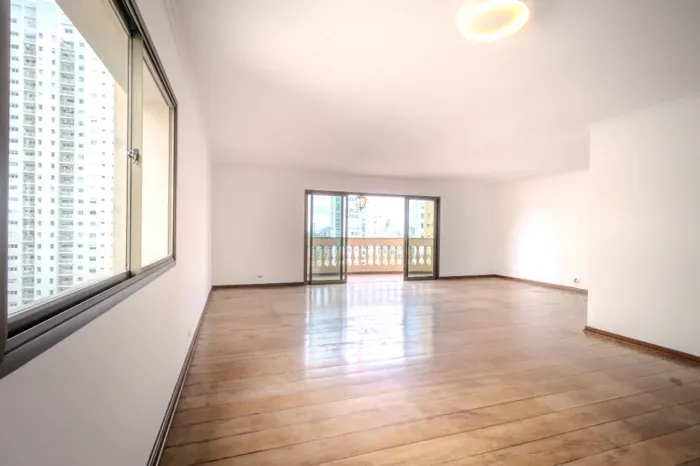 Apartamento para venda em Campo Belo com 5 quartos, sendo 2 suítes, 210m²