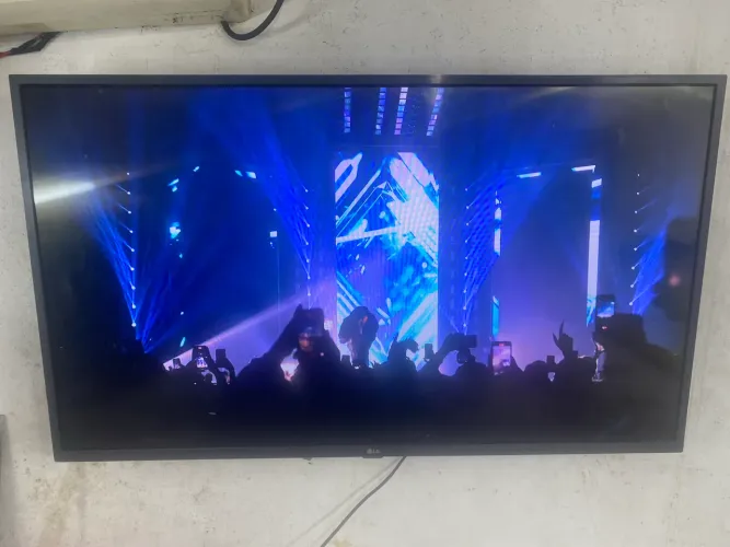 Tv LG 43 polegadas garanto o produto por 30 dias !!!750,00RS