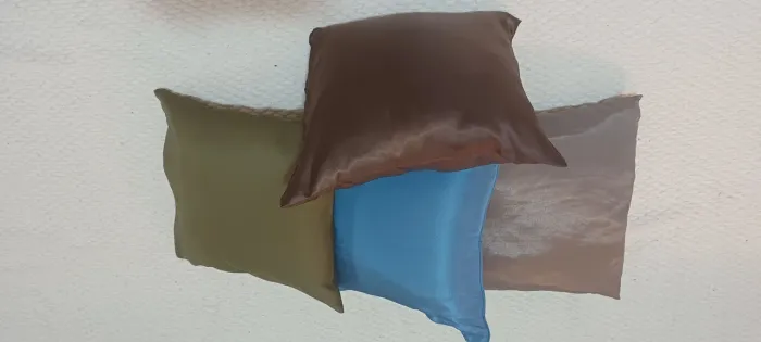4 almofadas de seda removíveis 