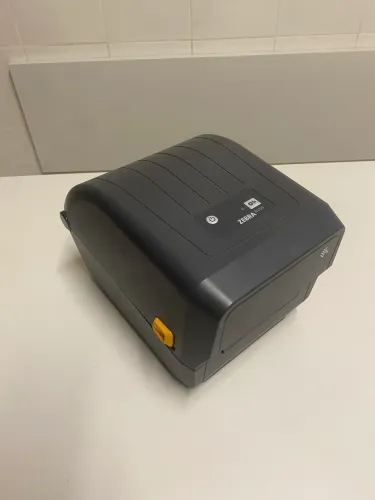 Impressora Zebra Zd220 Etiquetas E-commerce Marketplace 203dpi Cinza Bivolt