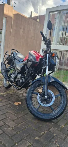 Vendo Yamaha Factor 125i ED, ano 2021, vermelha, com 48.000 km.