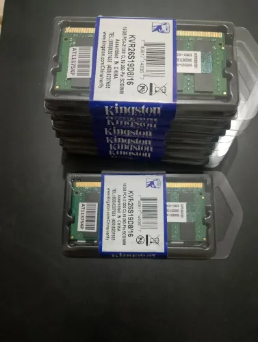 Memória RAM Kingston Value RAM  com 16GB de capacidade, padrão DDR4.