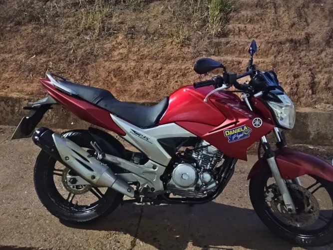 Vendo moto fazer 2012 .