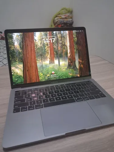 MacBook Pro 13" 2019 Touch Bar - i5 Quad-Core - 256GB SSD