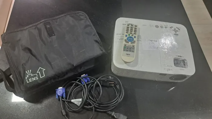 VENDO PROJETOR NEC V260X