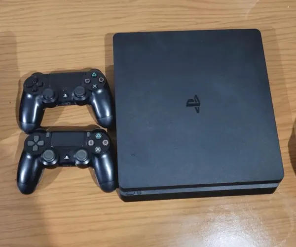 Vendo ou troco Ps4 slim com jogos e 2 controle