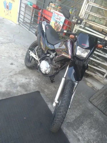 Vendo essa linda nxr bross preta.ipva pago