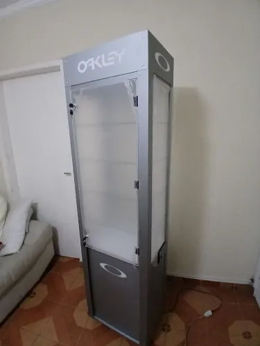 Expositor Oakley 