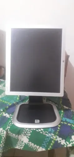 Monitor HP LA 1751g Base Giratória 