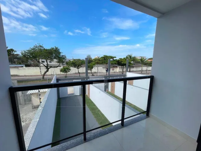 Casas duplex com 2 suítes a poucos passos da Rodovia do Sol em São Conrado