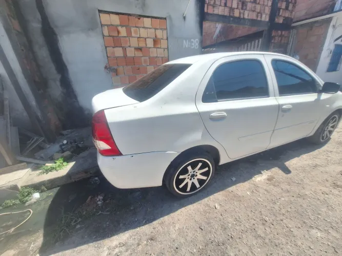 Toyota Etios XS Sedan 1.5 Flex 16V 4P Mec. 2013