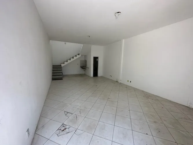 GALPÃO COMERCIAL em Lauro de Freitas - Bahia, Pitangueiras