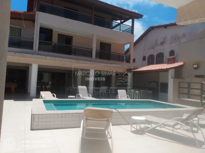 Casa à venda no Centro de Arraial do Cabo ideal para pousada.