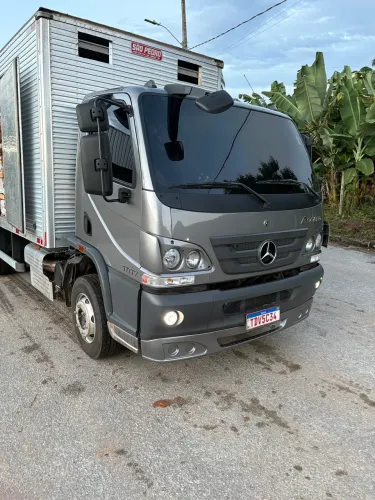 Caminhão Acello 1017