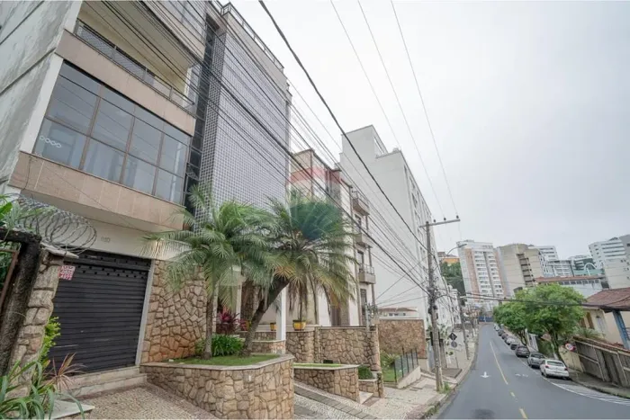 Apartamento com 3 quartos e 1 vaga, apenas 2 lances de escada, no Cascatinha