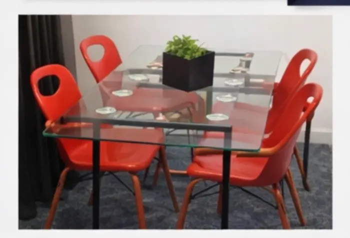 Tampo de vidro em excelente estado Medidas: 1,60 x 0,80 Sem trincas ou lascas