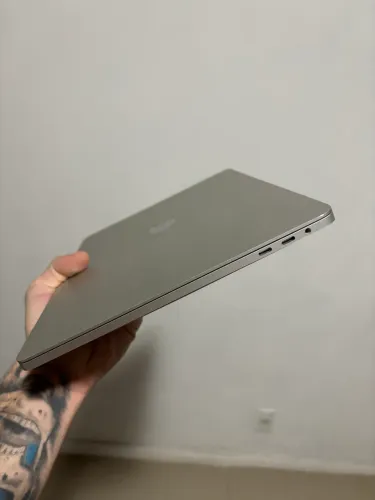 MacBook Pro I7 2019 - Touch Bar