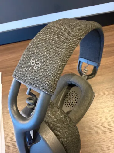 Headset sem fio Logitech Zone Vibe 100