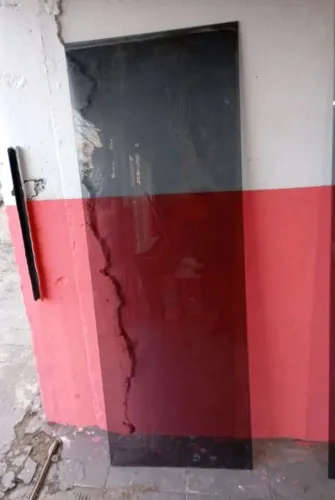 2 vidros, um fumê, outro temperado pra mesa