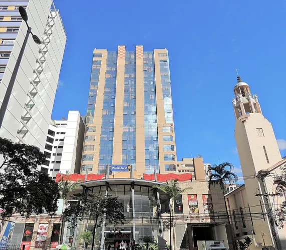 Sala comercial de 49 m² com vaga no Centro para venda
