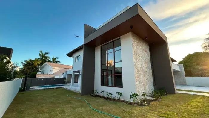 Casa a venda em Condomínio de Alto Padrão  - Candelária