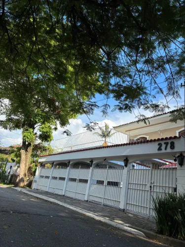 Mansão Inteira no Morumbi com Piscina e Churrasqueira