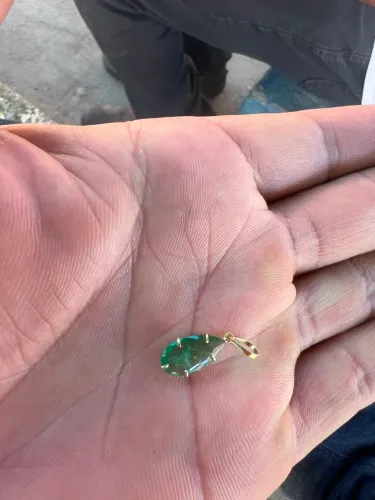 Pinjente de ouro 18k na Esmeralda