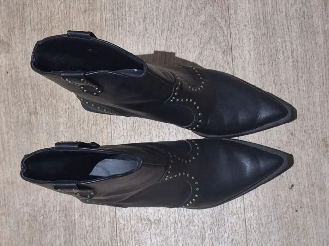 Botas de couro em me ótimo .estado