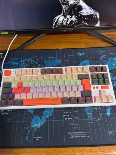 TECLADO MECÂNICO 