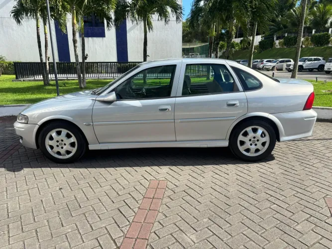 Chevrolet Vectra CD 2.2 16V / 2.0 16V Mec./aut. 2004