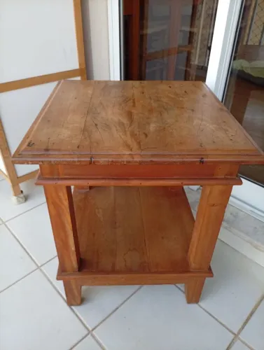 Mesa lateral em madeira maciça peroba rosa