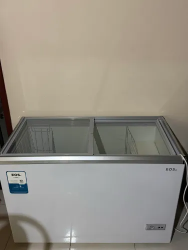 Vendo freezer horizontal, 288L, nunca usado. Garantia do compressor de 7 anos!