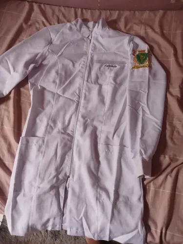 Jaleco gabardine bordado - curso de Farmácia 