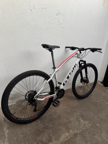 Bicicleta aro 29 freios hidráulicos