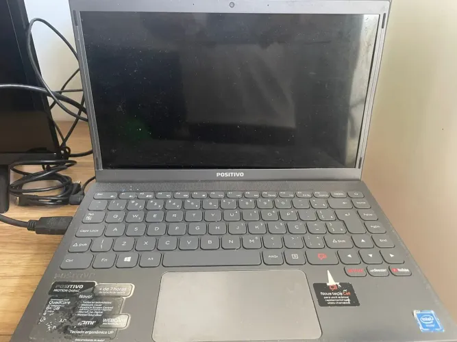 Notebook com tela quebrada Funcionando com Tela Auxiliar 