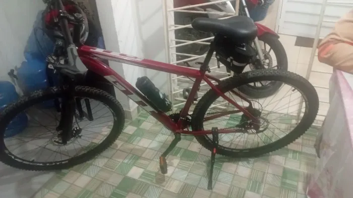 Baike aro 29 vermelha nava apenas dois meses de uso  meu sap *  prá fala  