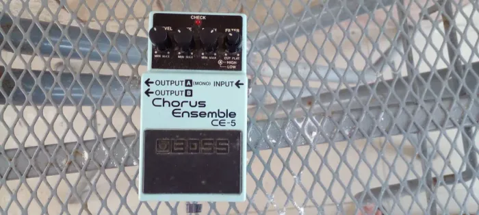 Pedal boss CE5 chorus.