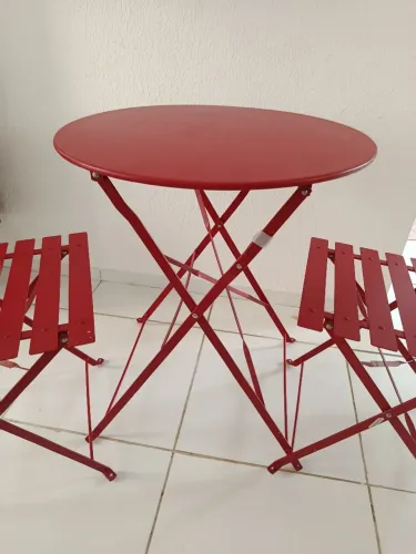 Mesa com 2 cadeiras dobrável 