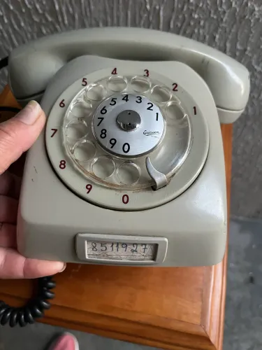 Telefone fixo antigo