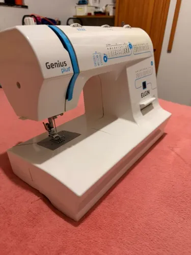 Máquina de Costura Elgin Genius Plus