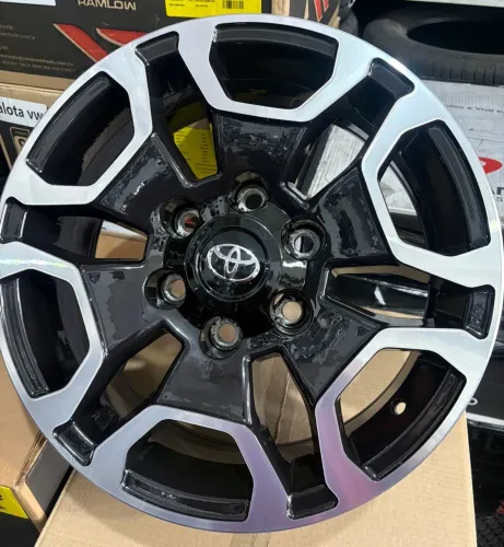 Jogo de rodas r17 novas Hilux