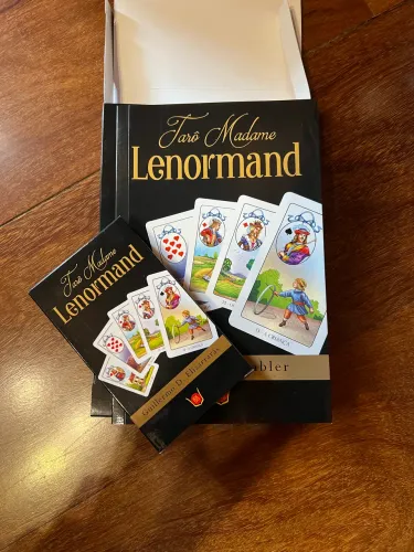 Tarô Madame Lenormand - kit com livro e baralho