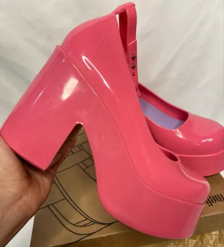 Melissa doll heel