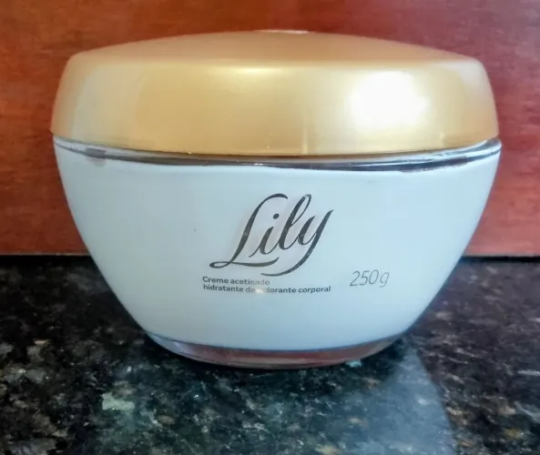 Lily bem pouco usado